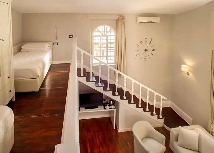 Les Fleurs Luxury House